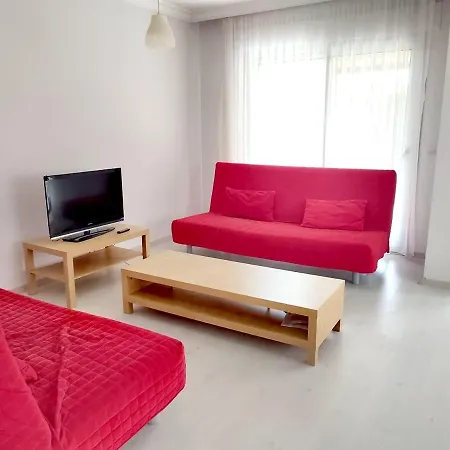 Villa 3- Bedroom With Large Garden 600m To Beach *